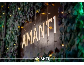 Festeggia il Natale con Amanti Events: Il tuo negozio online di vini, spumanti, panettoni e prodotti tipici tradizionali